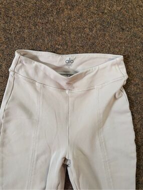 Alo High-Waist Yoga Leggings in Light Beige